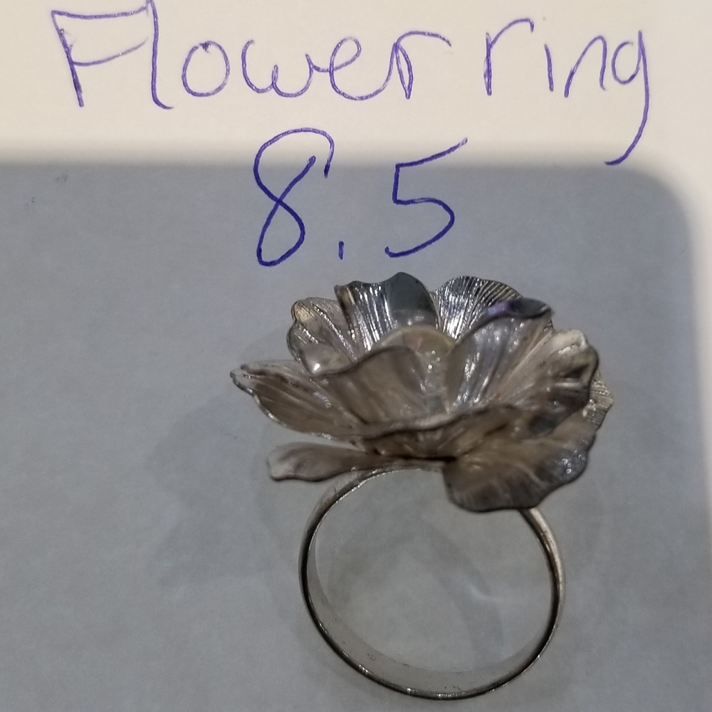 Flower  Ring - Picture 4 of 4